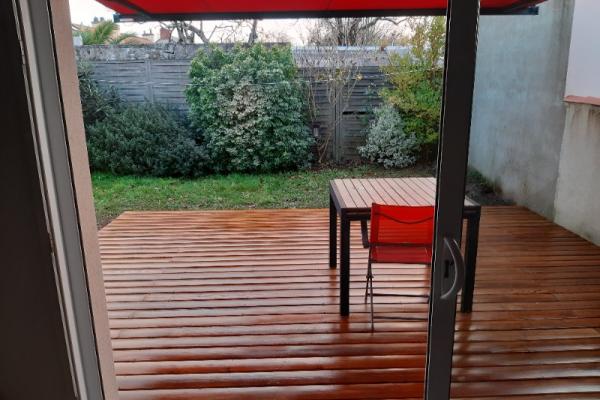 Création d’une terrasse en bois : Design, confort et durabilité